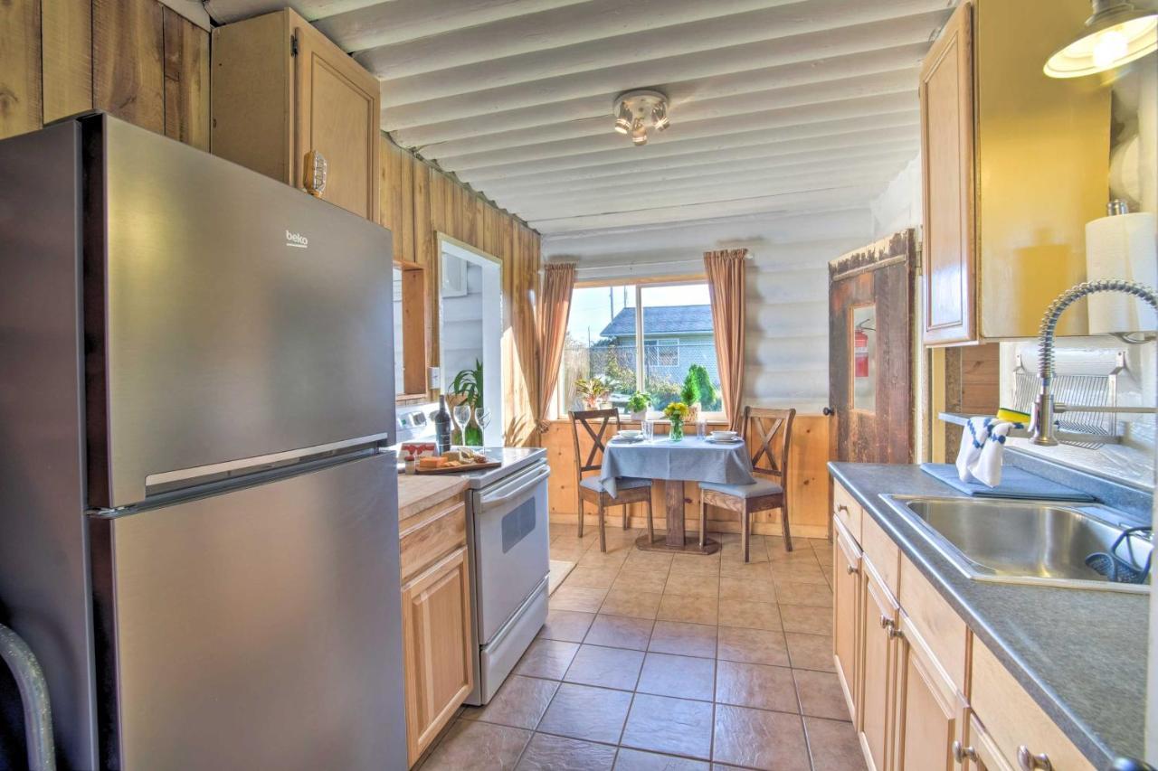Unique Dog-Friendly Log Cabin Short Walk To Ocean Crescent City Exterior photo