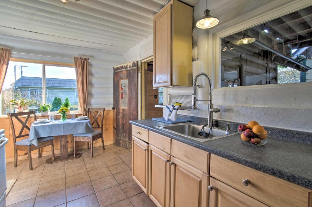 Unique Dog-Friendly Log Cabin Short Walk To Ocean Crescent City Exterior photo
